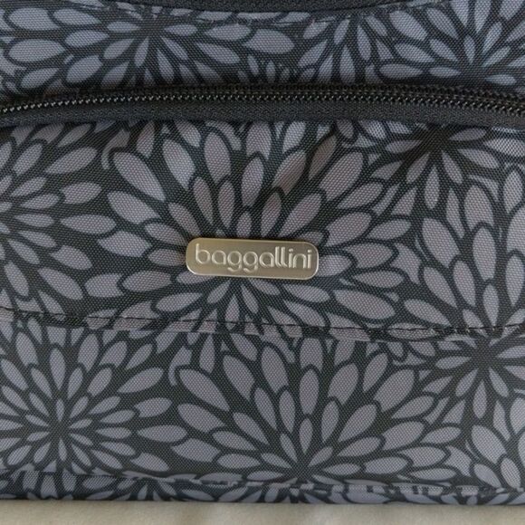 Baggallini Pewter and Black Crossbody Fabric Handbag - Picture 2 of 14
